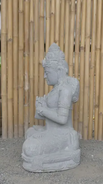 Product image 4 of the product “Seated Dewi Sri, position chakra turning the wheel, 76 cm high riverstone grey, modell with sativa ”